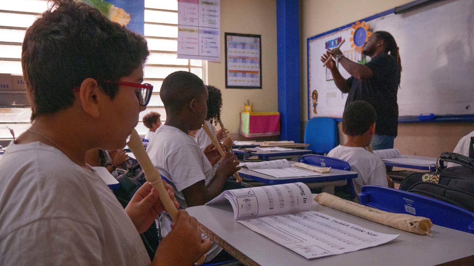 Aula na escola Pereira Passos
