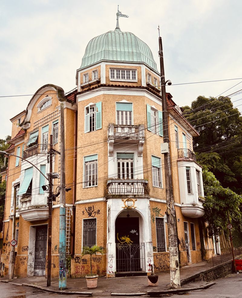 Casarão colonial do Largo do Curvelo