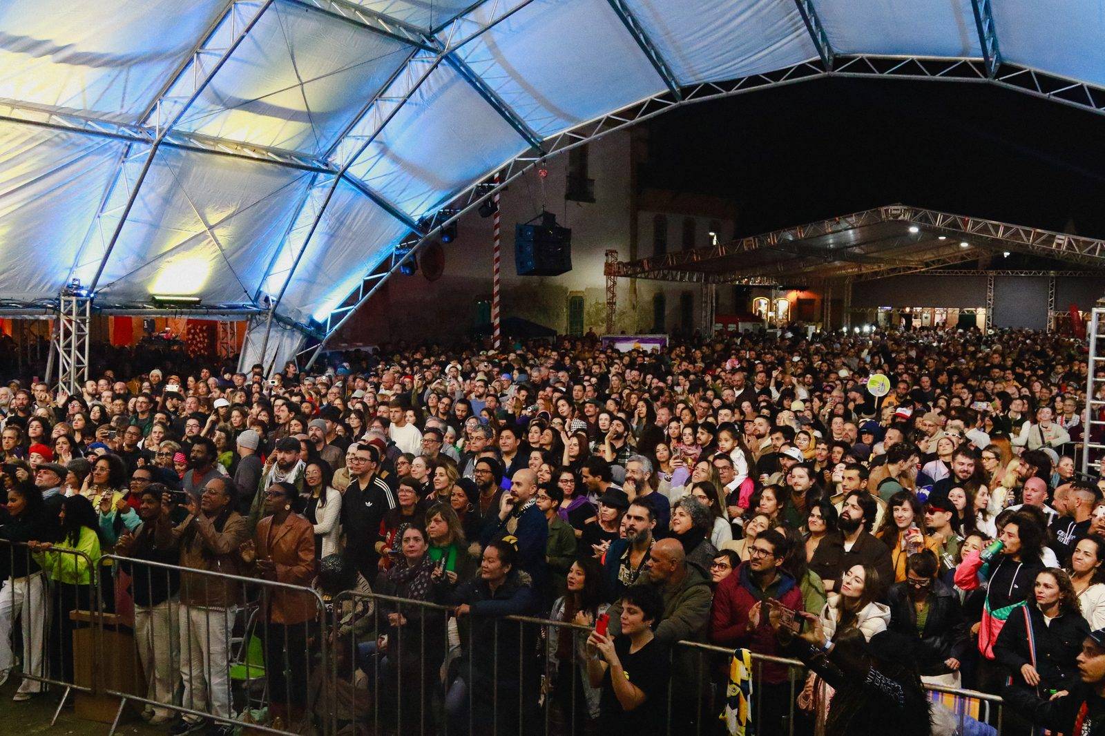 Público lotado no Bourbon Festival Paraty